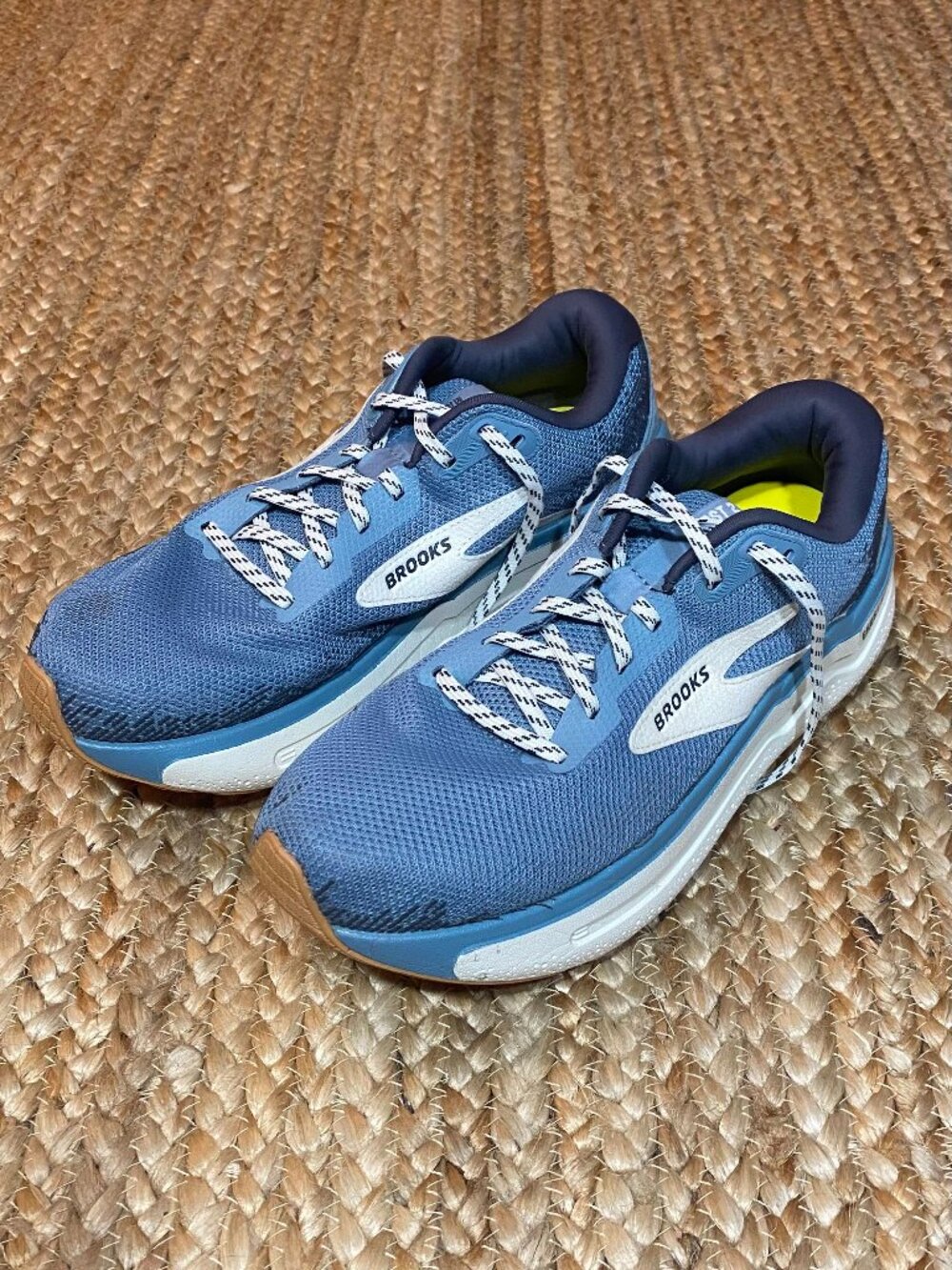 Brooks Ghost Max 2 Women's Running Shoes Blue White Size 9 B Sneakers
